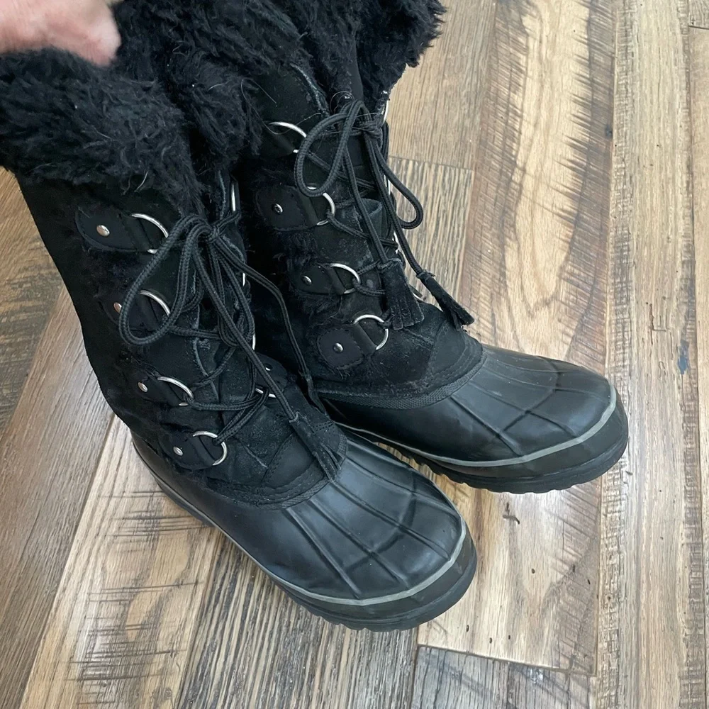 Khombu Waterproof tall winter boots Wm 8